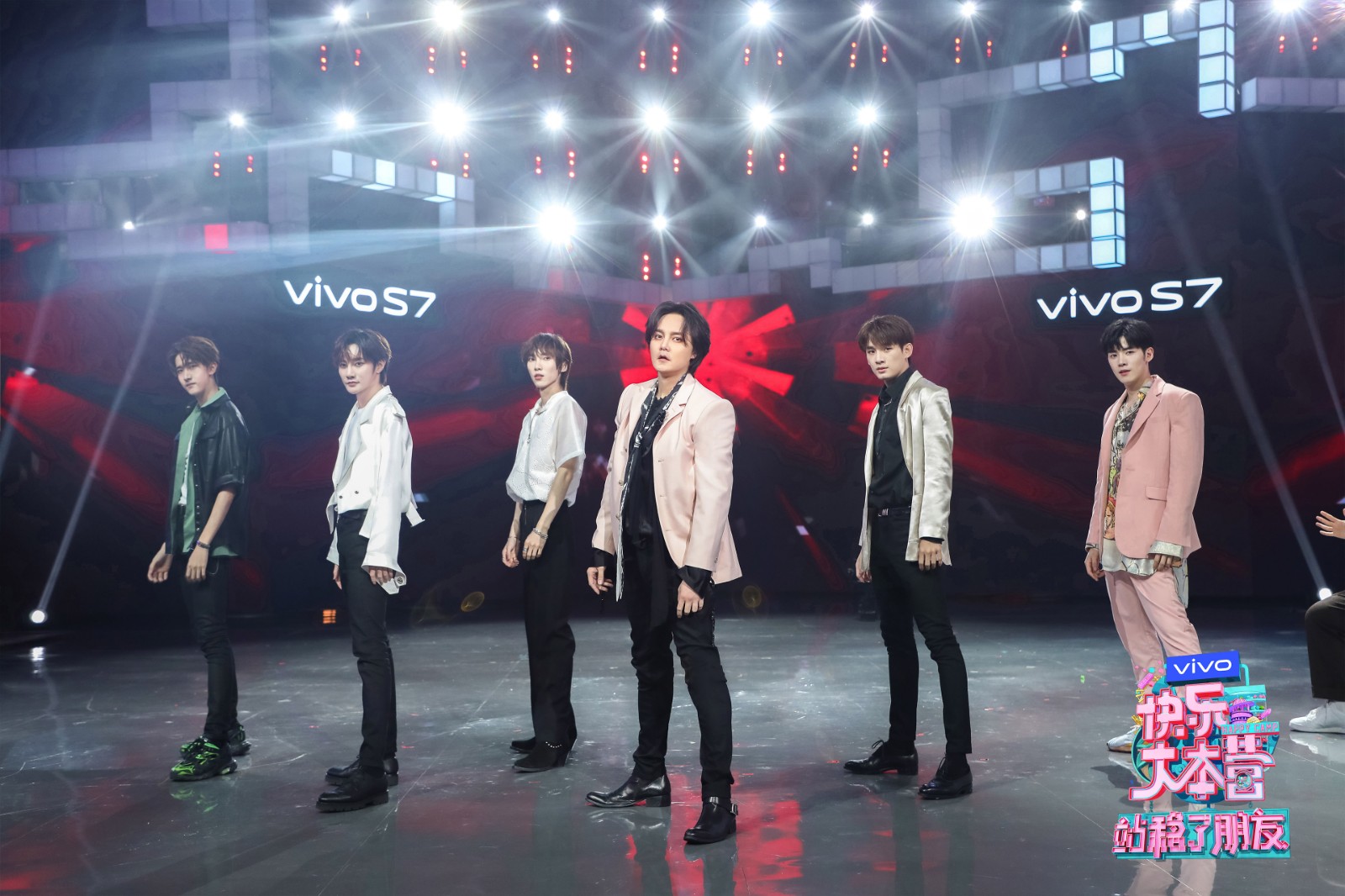 包含赛地聚焦：社区盾转会期热度飙升；洛杉矶快船防线松动；话题不断；细节决定成败的词条